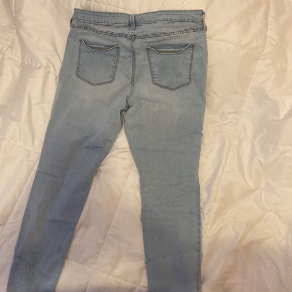 Light wash size 14 jeans. Universal Thread - Picture 2 of 2